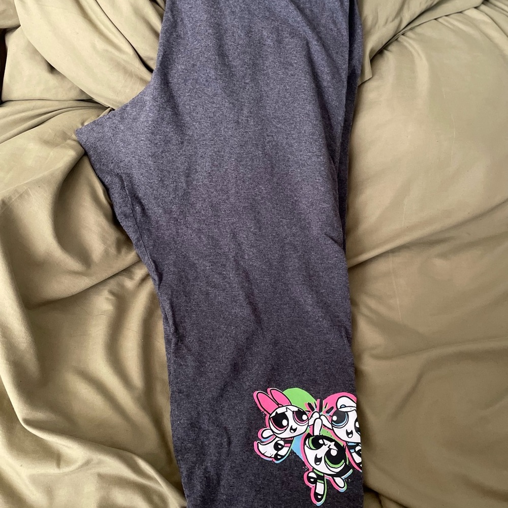 Gray power puff crop leggings. Size 4 from Torrid